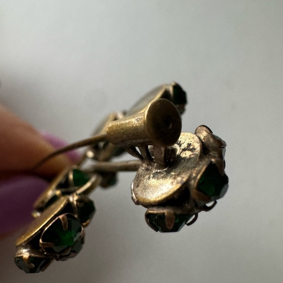 Antique pre-WWII Czech Brooch Sparkly Green Emerald Crystal Brass trombone clasp - Picture 10 of 17